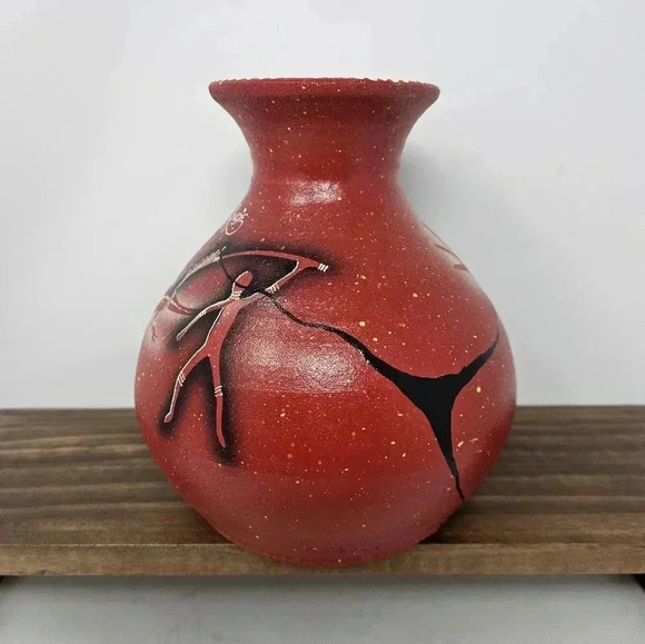 Handmade Australian Graphic Vase - Picture 2 of 6
